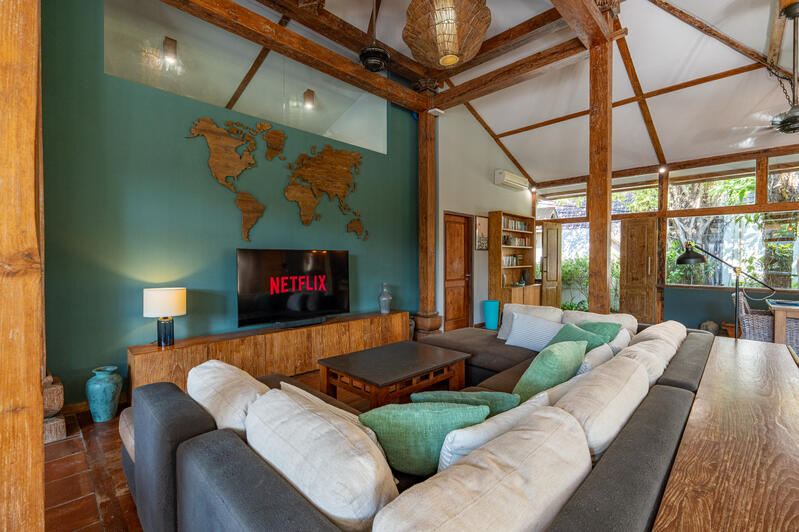 Villa Casa TV and Sofa